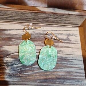 WomansBCK HandMade Canada Jade Look Alike  Green Blue  Gold Drop‎ Earrings NWT